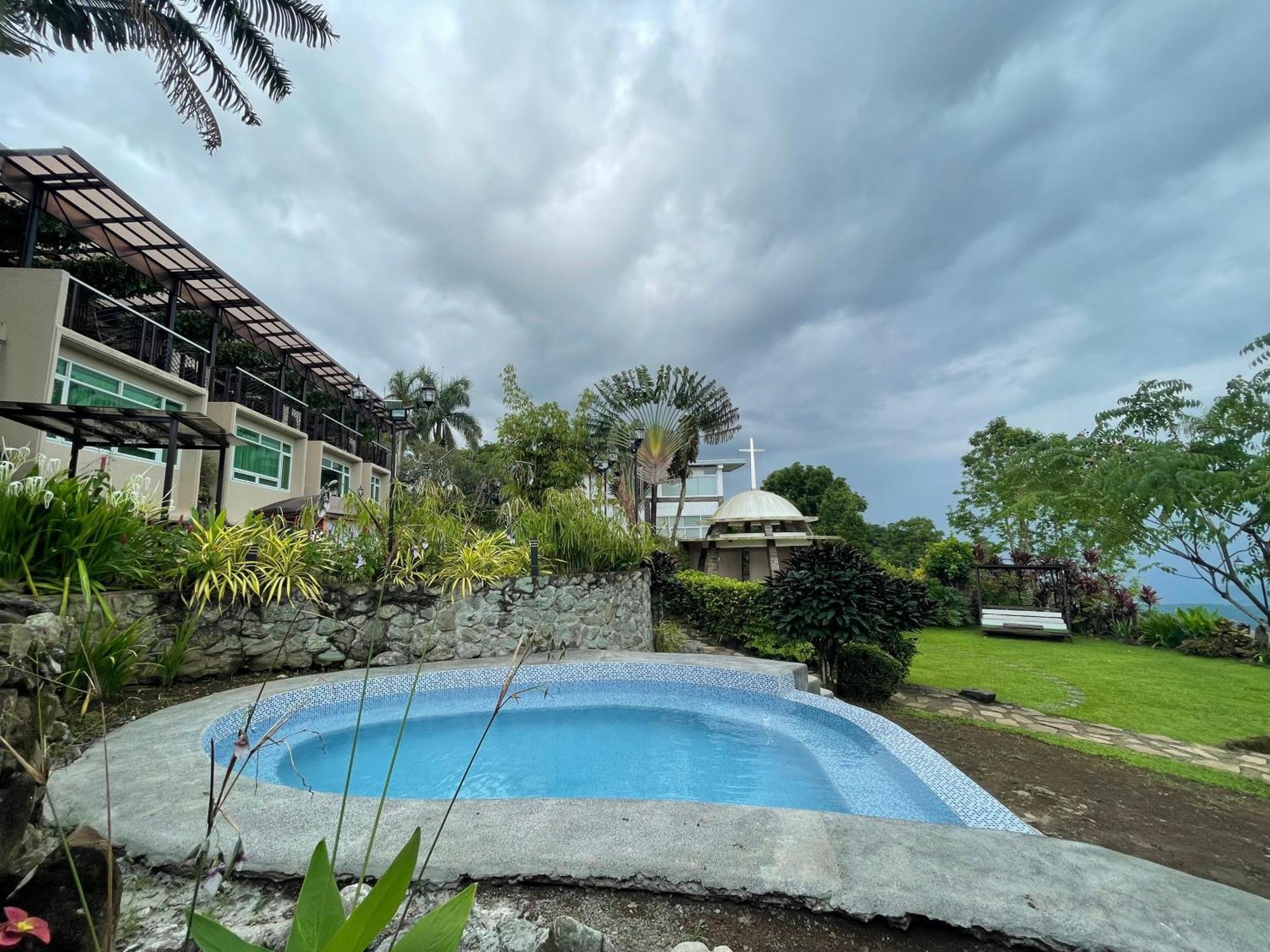 The Lakeview Suites Tagaytay City Eksteriør bilde