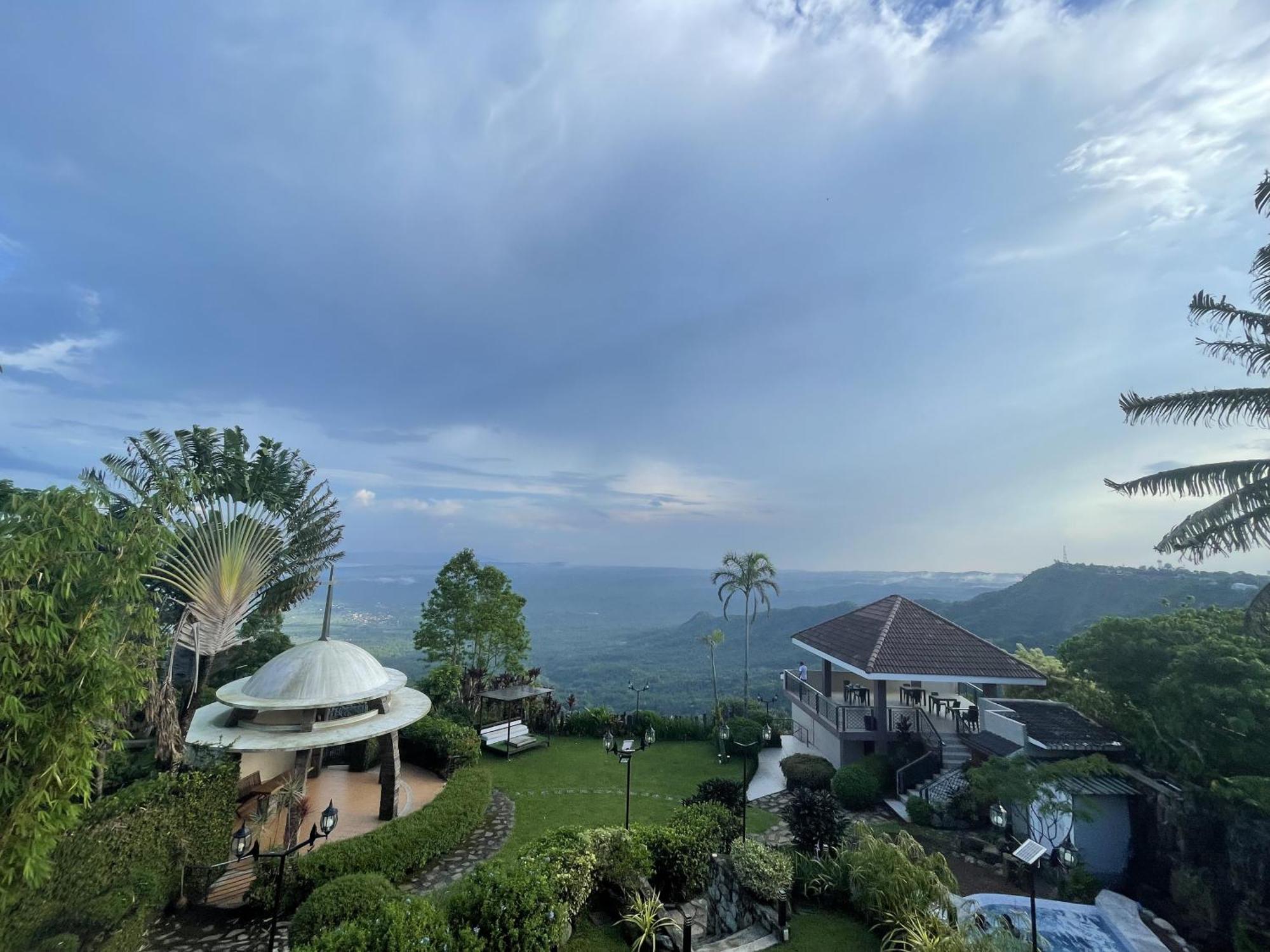 The Lakeview Suites Tagaytay City Eksteriør bilde