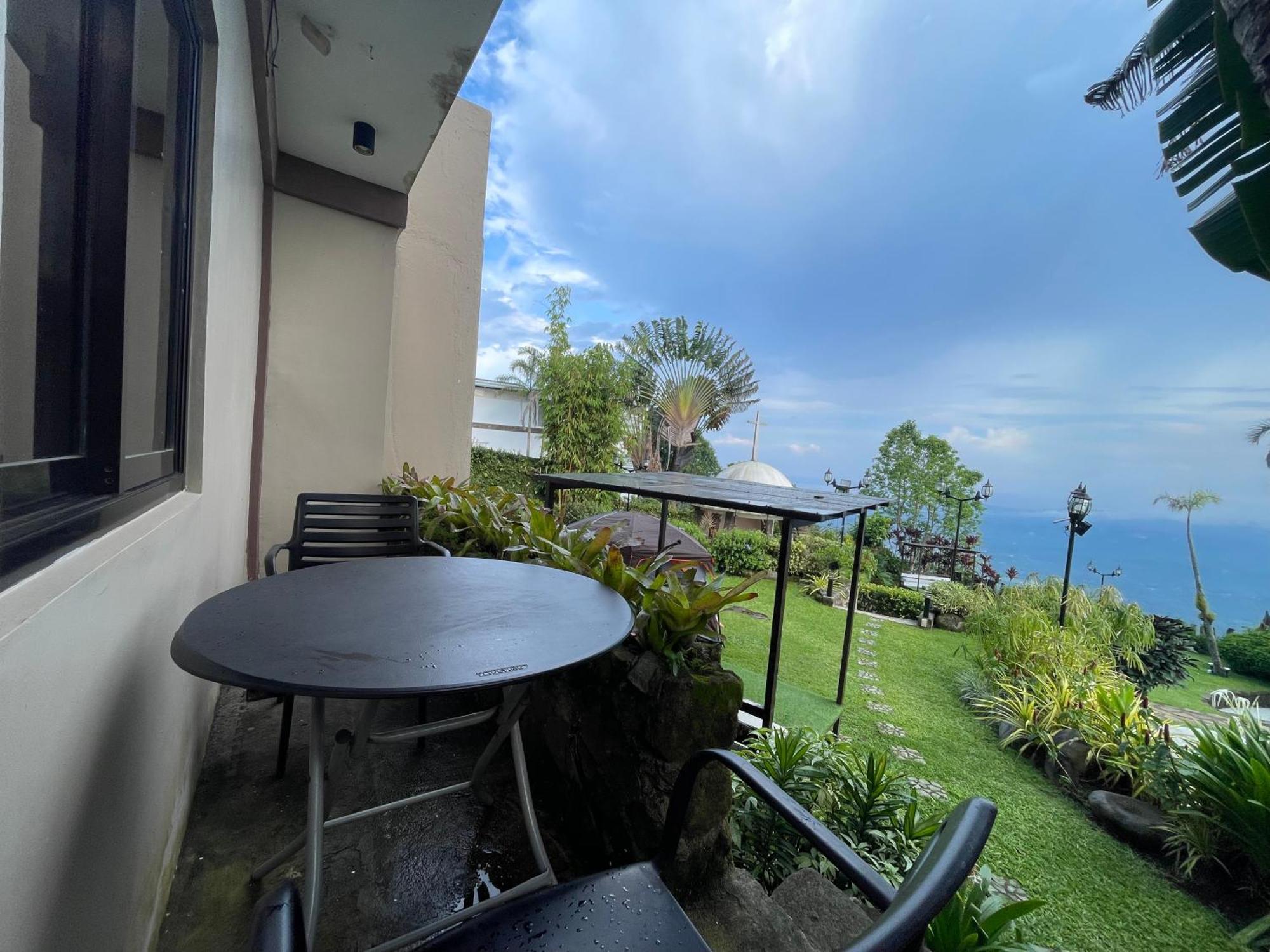 The Lakeview Suites Tagaytay City Eksteriør bilde